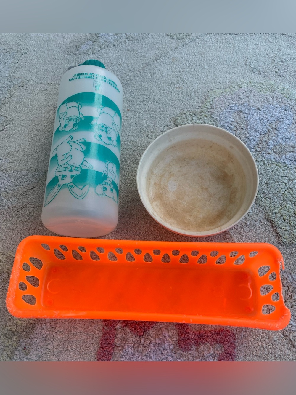 Bundle of hamster/ rabbit water feeder and eating bowls